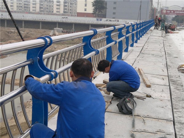 萍乡不锈钢桥梁护栏除锈维护的重要性及其方法