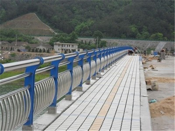 萍乡不锈钢桥梁护栏是一种什么材质的护栏