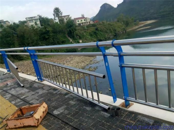 萍乡不锈钢复合管护栏是一种卓越的防护材料