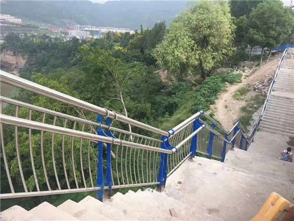 萍乡不锈钢复合管护栏的理化性质更加好